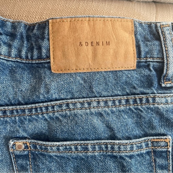 Be:  H&M & Denim Mom Shorts Women 6 High Waisted Mom Short Distressed Folded hem - Picture 4 of 10